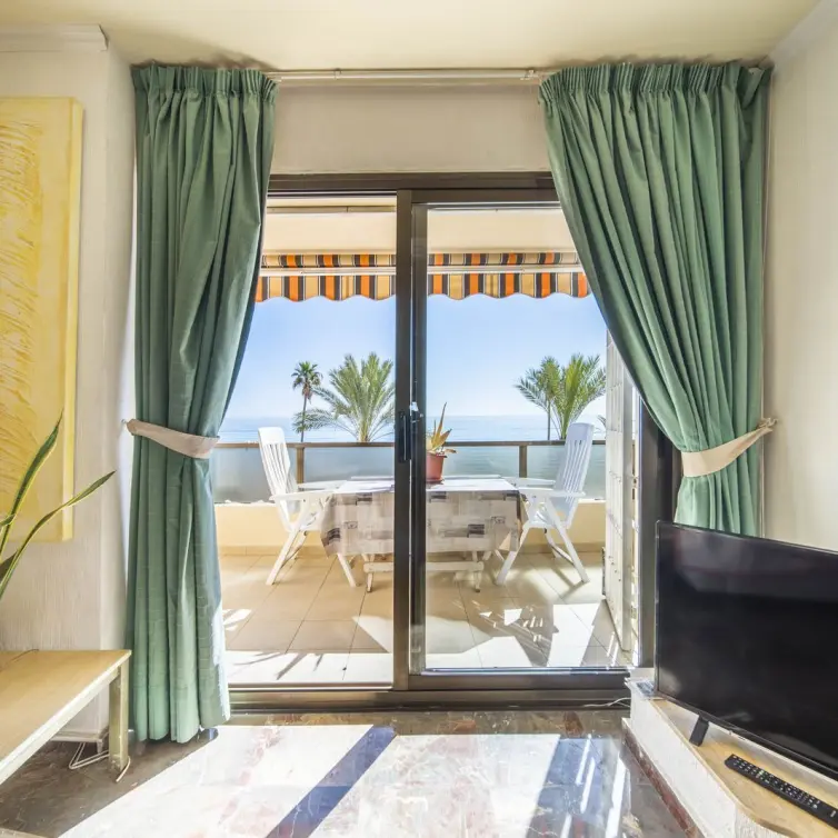 Sale of middle floor apartment in Fuengirola