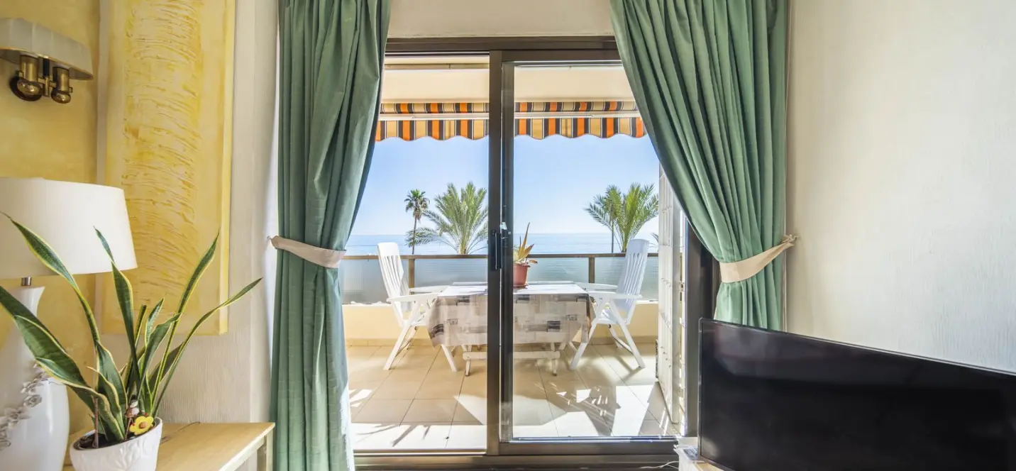 Sale of middle floor apartment in Fuengirola 2