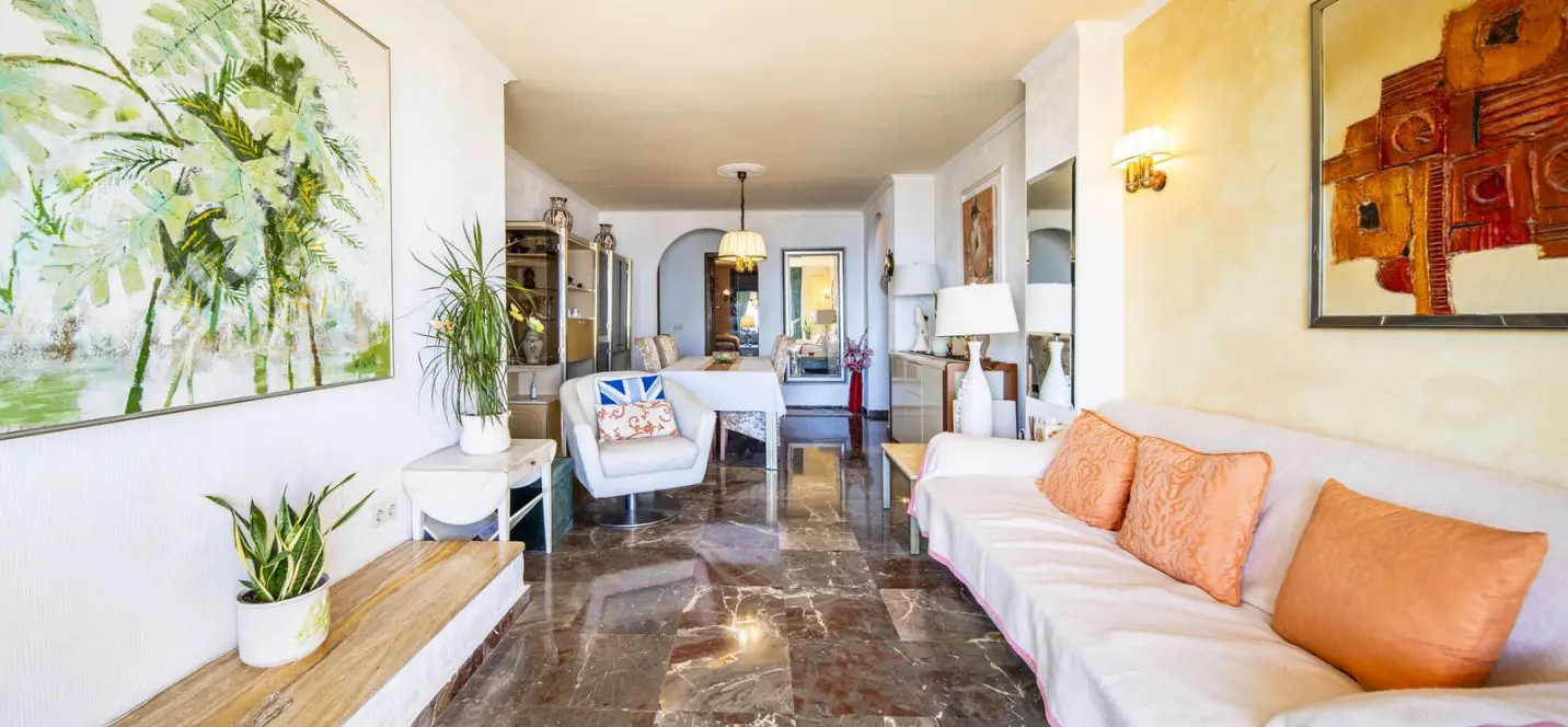 Sale of middle floor apartment in Fuengirola 3