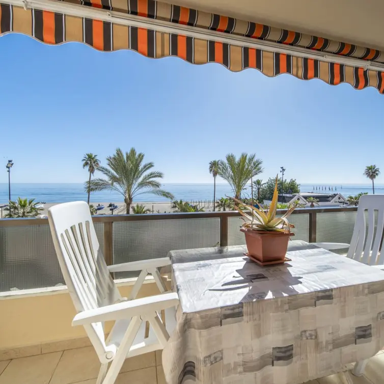 Sale of middle floor apartment in Fuengirola