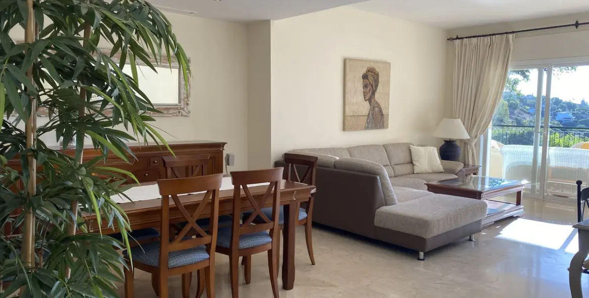 Sale of ground floor apartment in Elviria 4