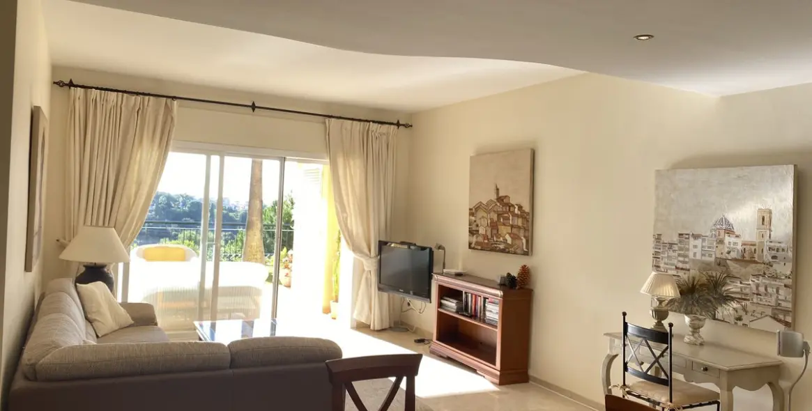 Sale of ground floor apartment in Elviria 5