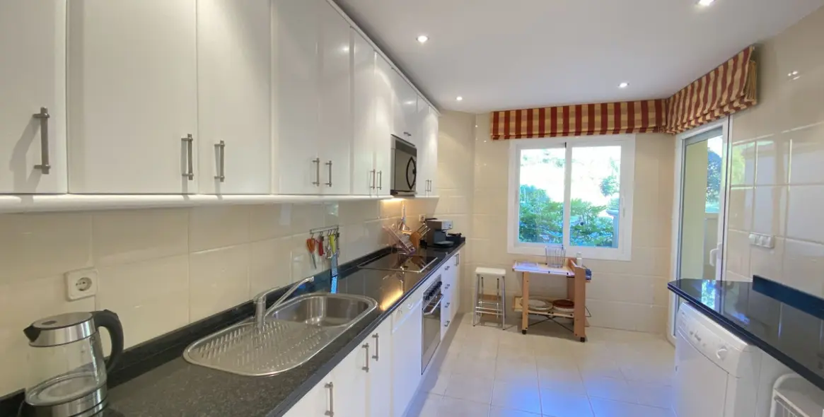 Sale of ground floor apartment in Elviria 6