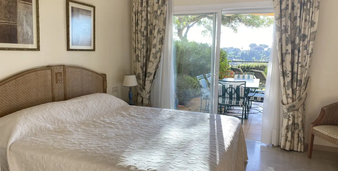 Sale of ground floor apartment in Elviria 7