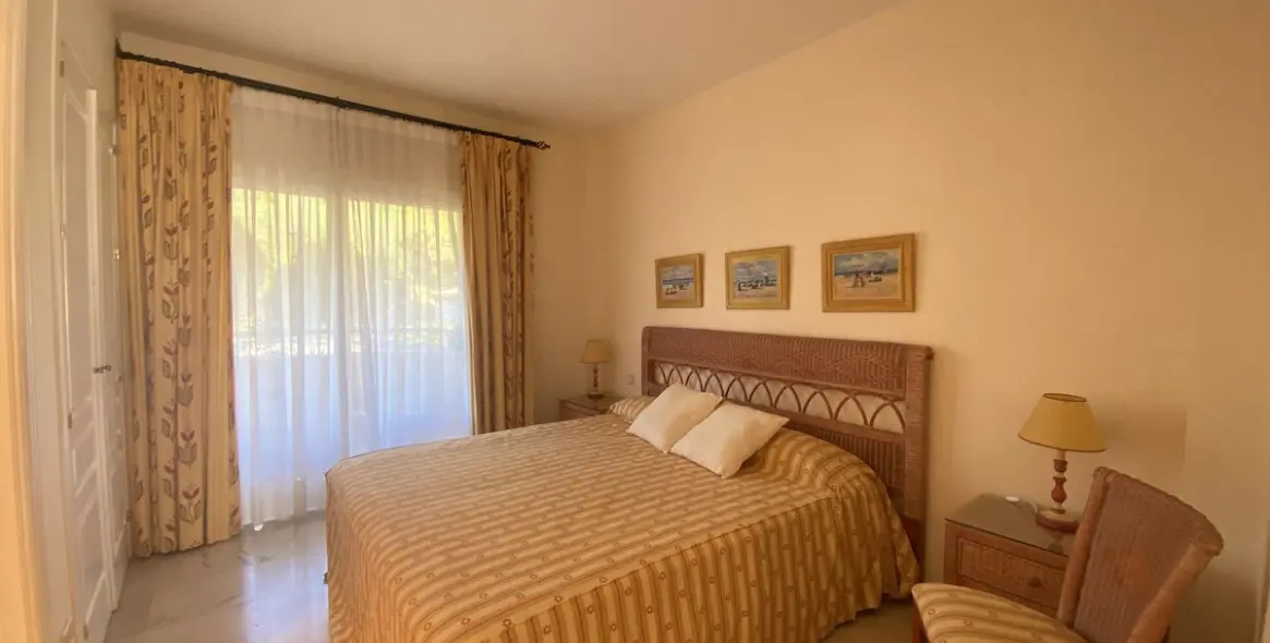 Sale of ground floor apartment in Elviria 10
