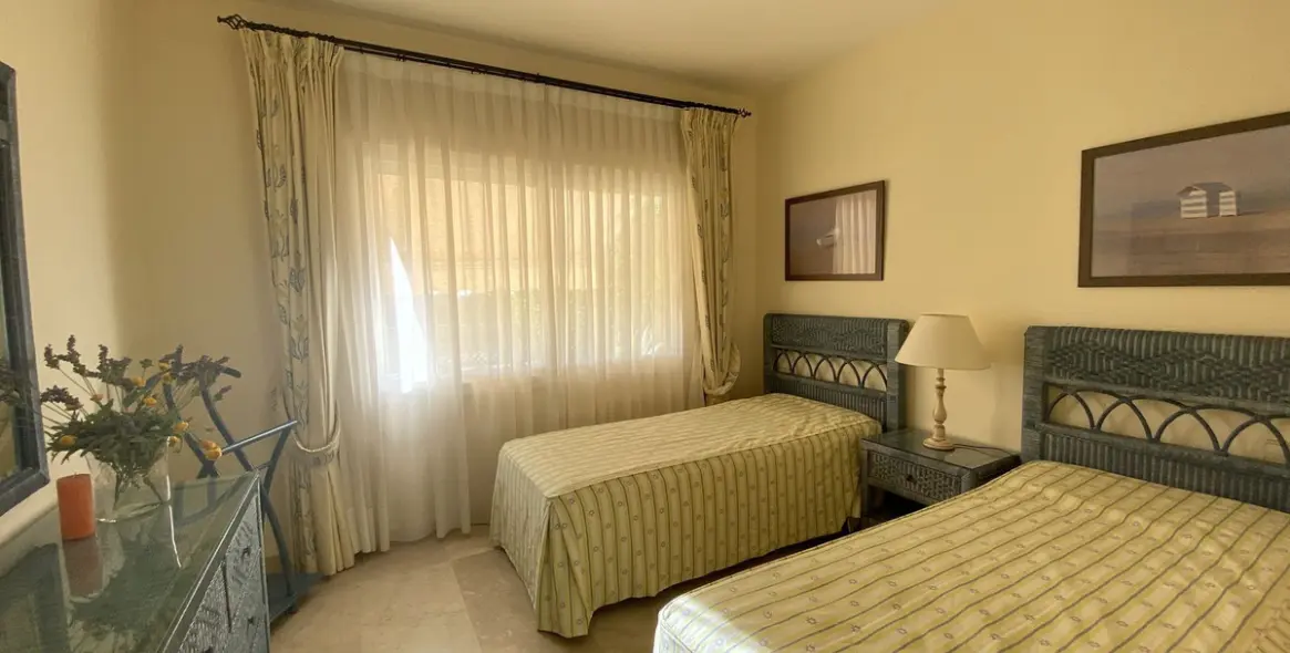 Sale of ground floor apartment in Elviria 12