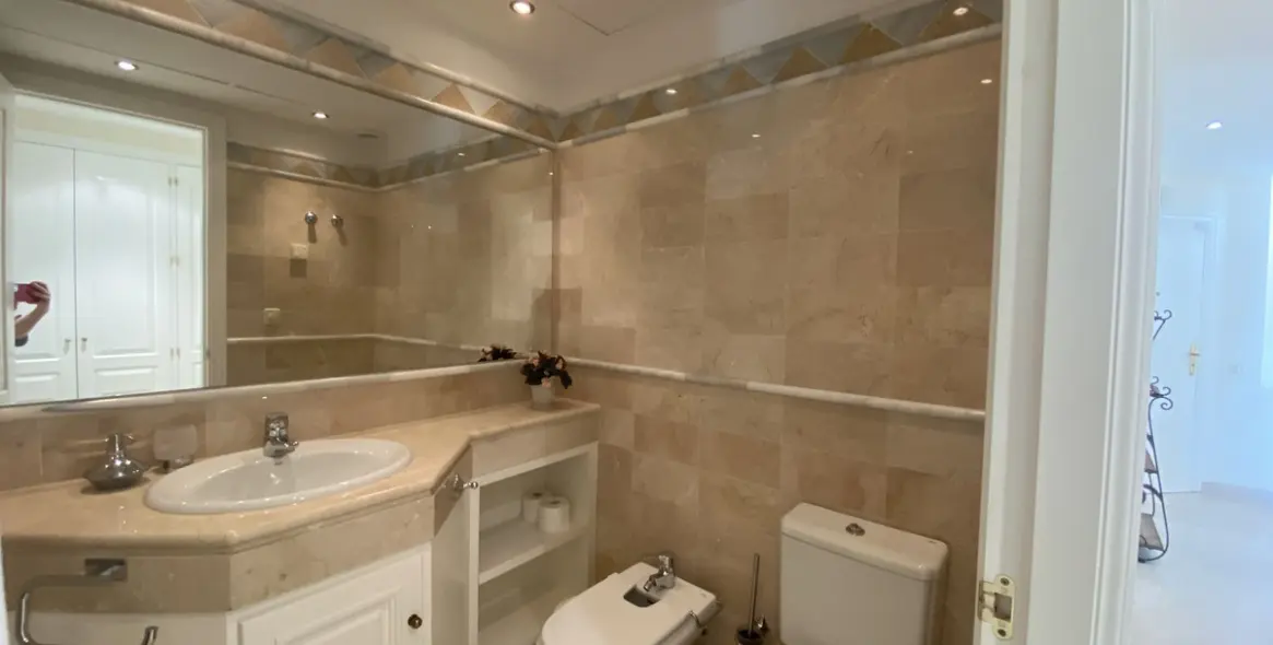 Sale of ground floor apartment in Elviria 13