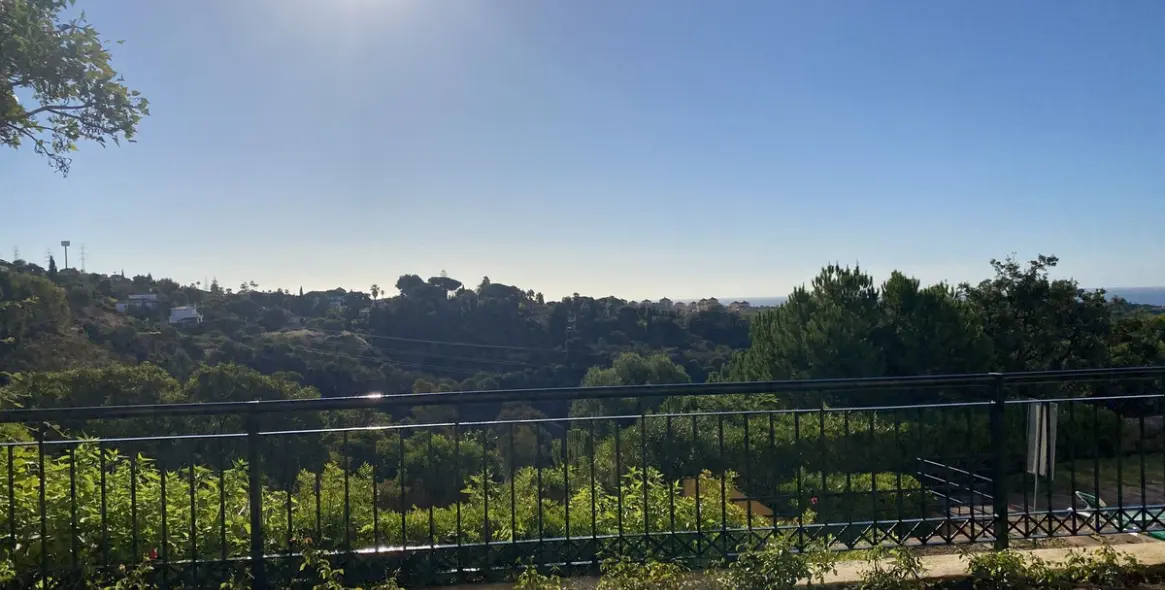 Sale of ground floor apartment in Elviria 14