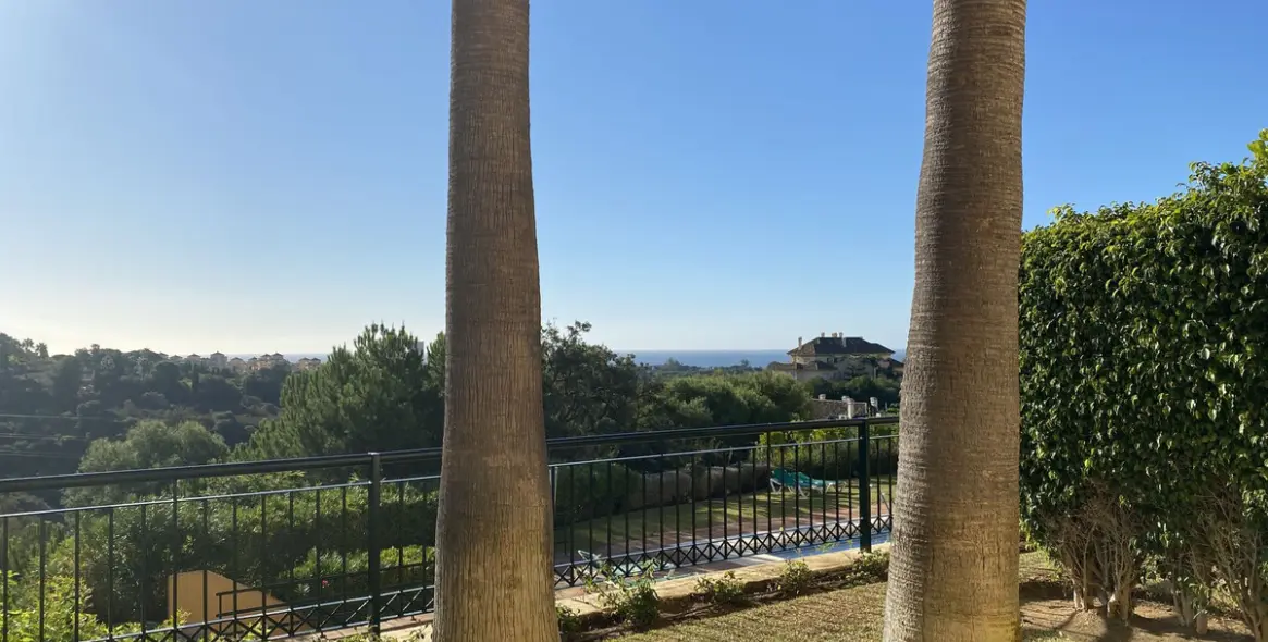 Sale of ground floor apartment in Elviria 15