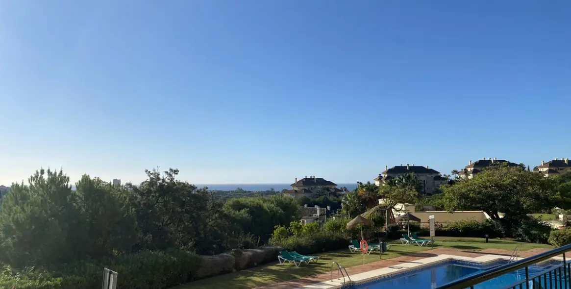 Sale of ground floor apartment in Elviria 16