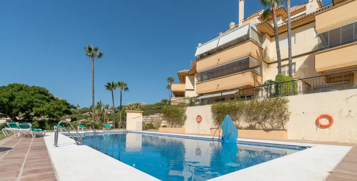 Sale of ground floor apartment in Elviria 17