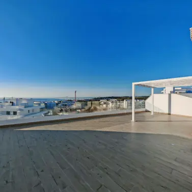 Продажа двухуровневого пентхауса в Estepona