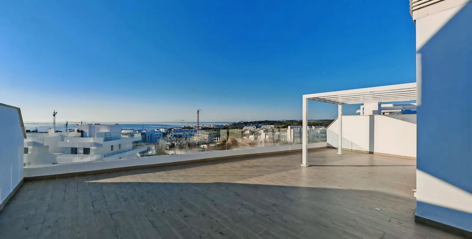 Venta de ático dúplex en Estepona 1