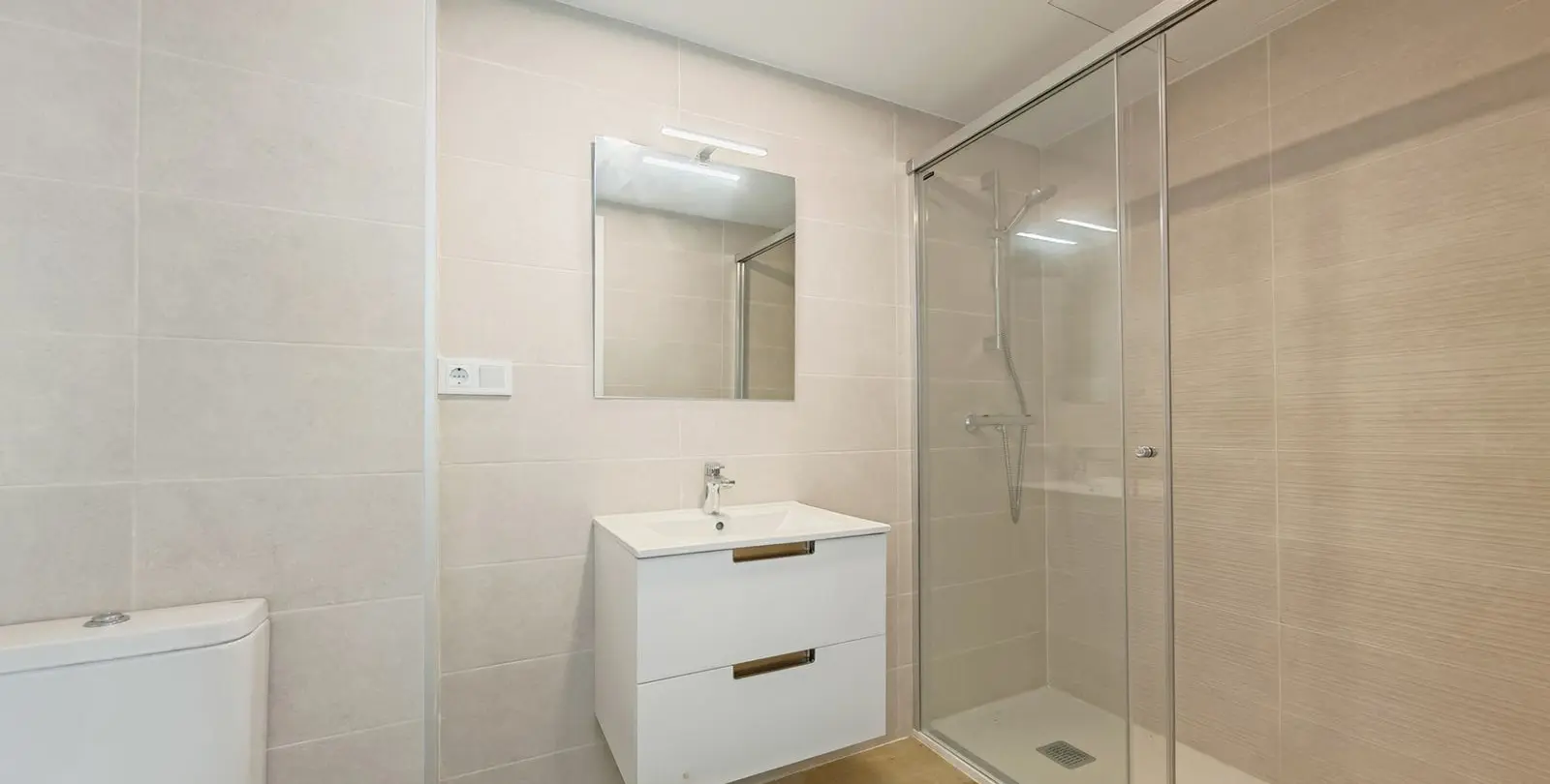 Venta de ático dúplex en Estepona 11