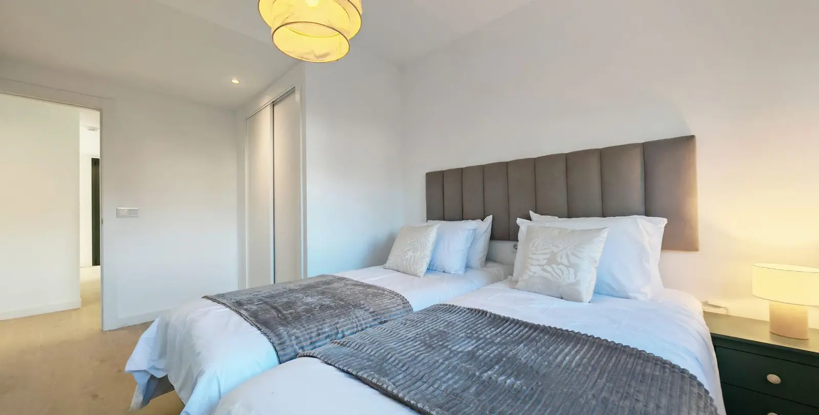 Venta de ático dúplex en Estepona 13