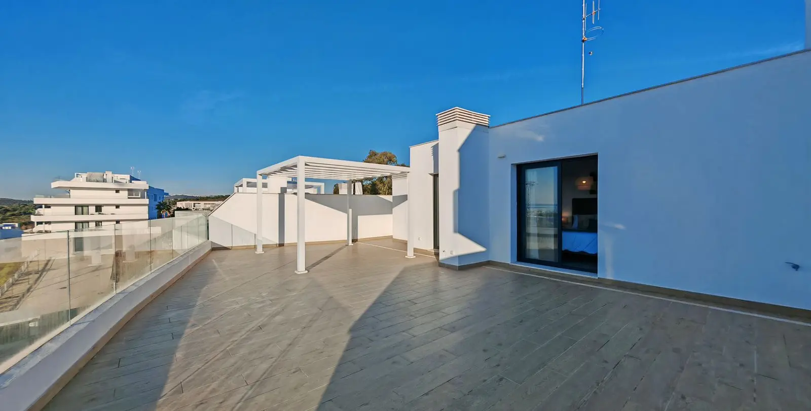 Venta de ático dúplex en Estepona 15