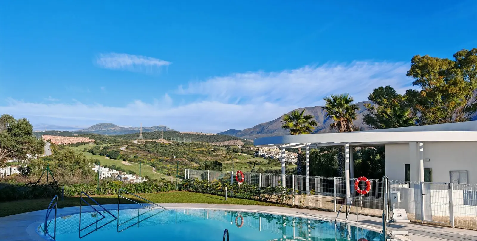 Venta de ático dúplex en Estepona 16