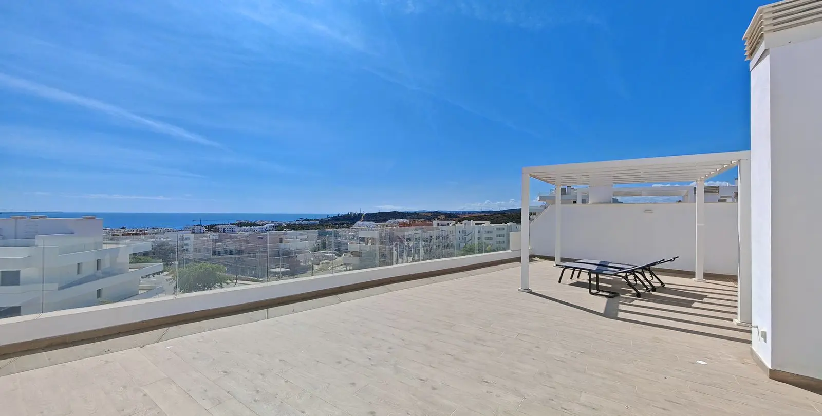 Продажа двухуровневого пентхауса в Estepona 19