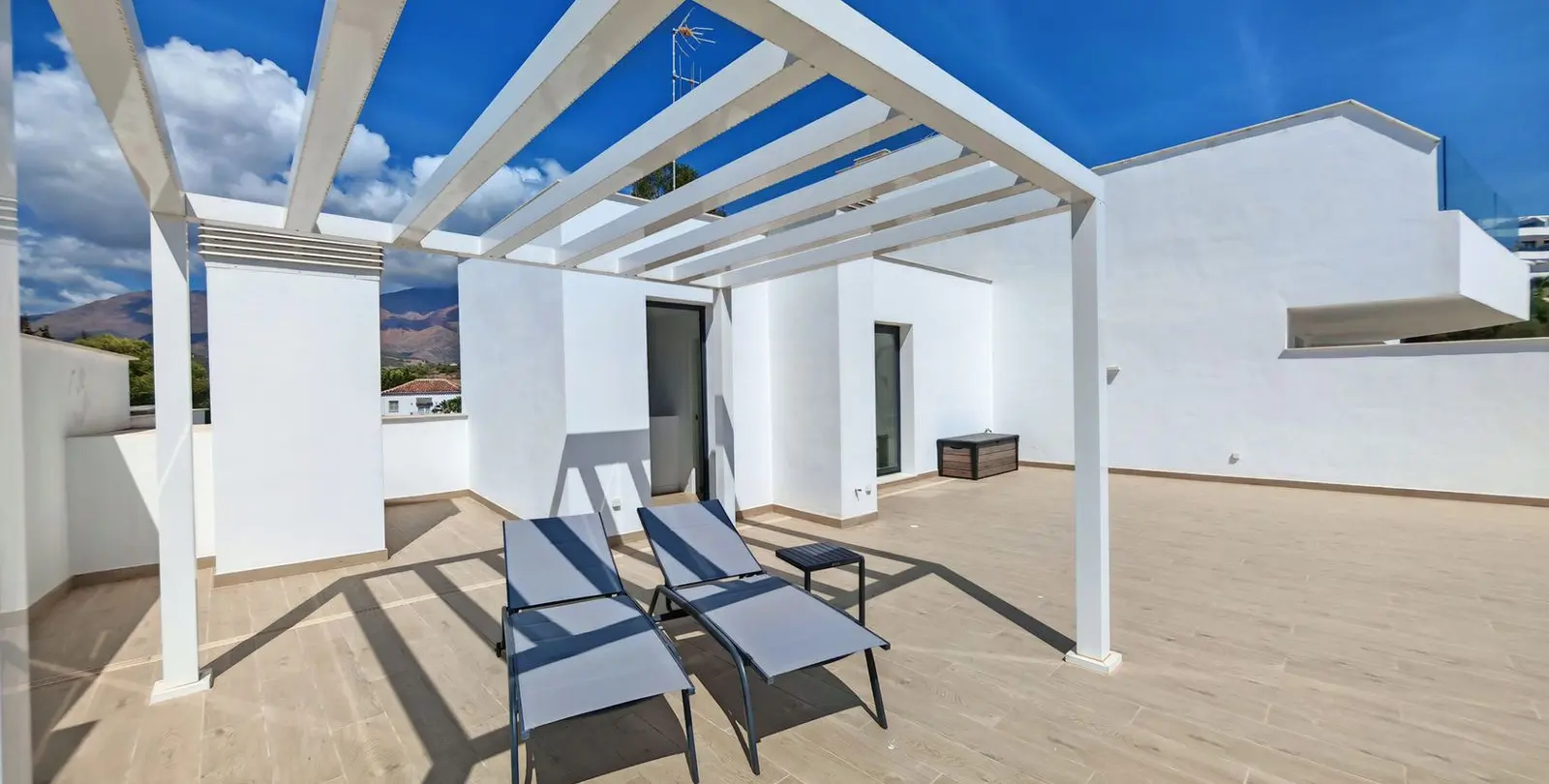 Продажа двухуровневого пентхауса в Estepona 20