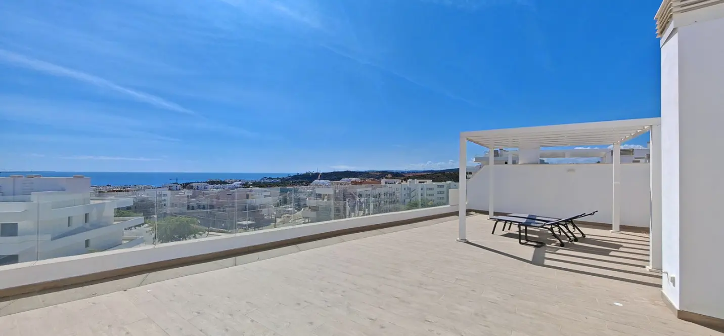 Venta de ático dúplex en Estepona 1