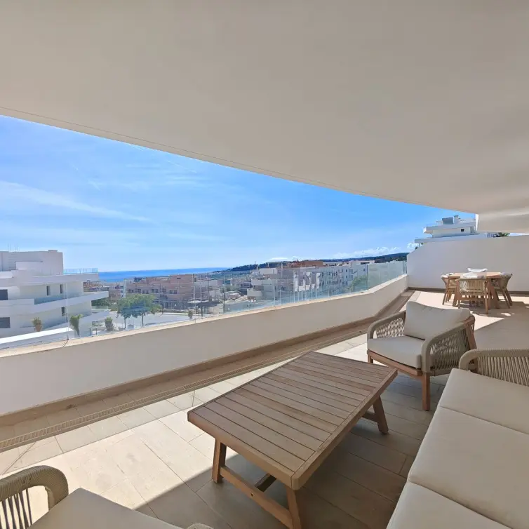 Venta de ático dúplex en Estepona