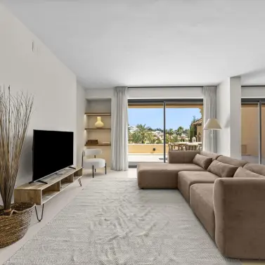 Sale of penthouse duplex in Estepona