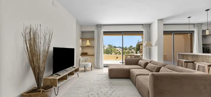 Sale of penthouse duplex in Estepona 1