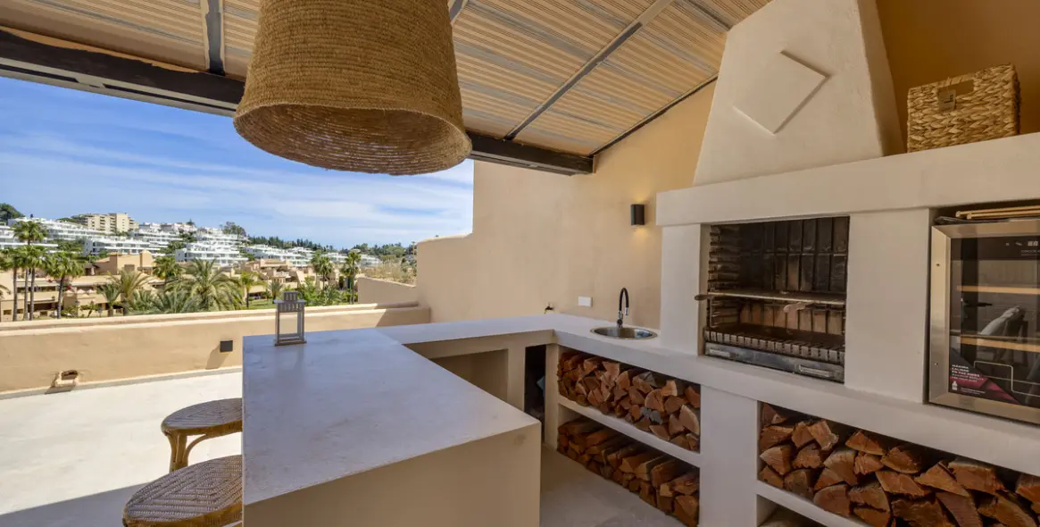 Sale of penthouse duplex in Estepona 3