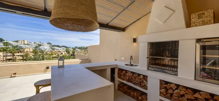 Sale of penthouse duplex in Estepona 2
