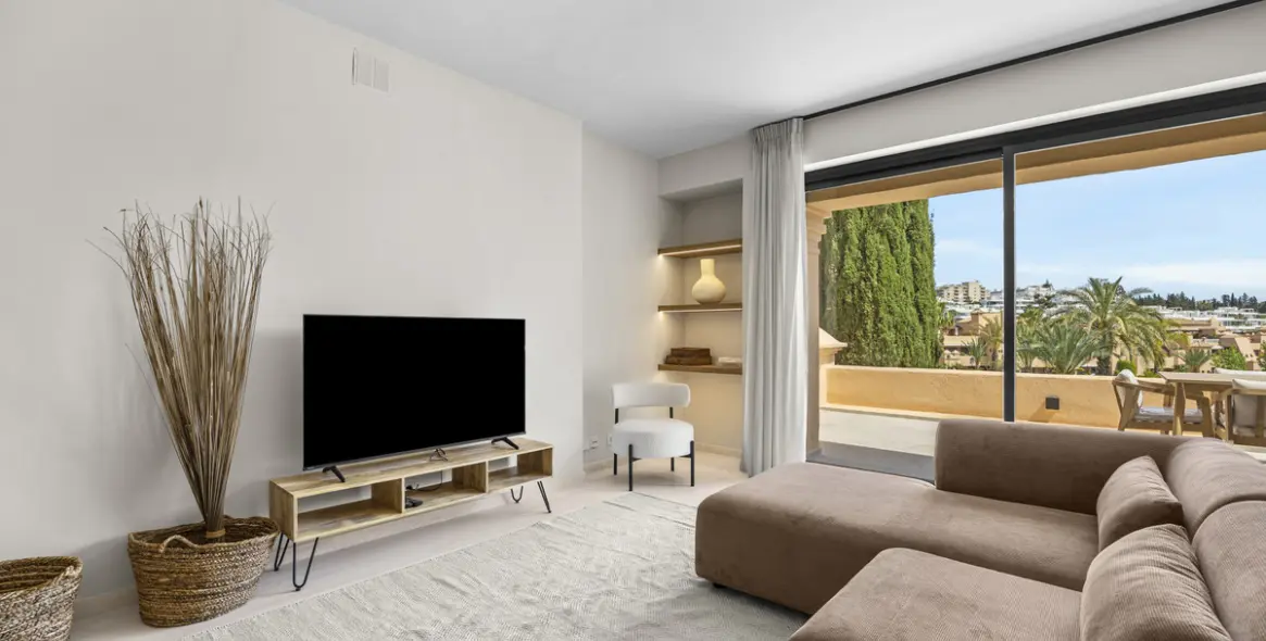 Sale of penthouse duplex in Estepona 4