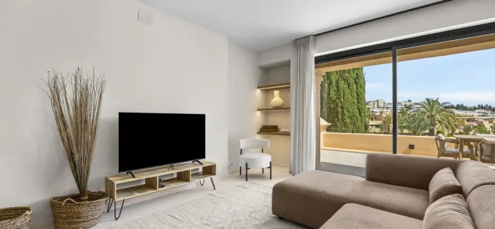 Sale of penthouse duplex in Estepona 3