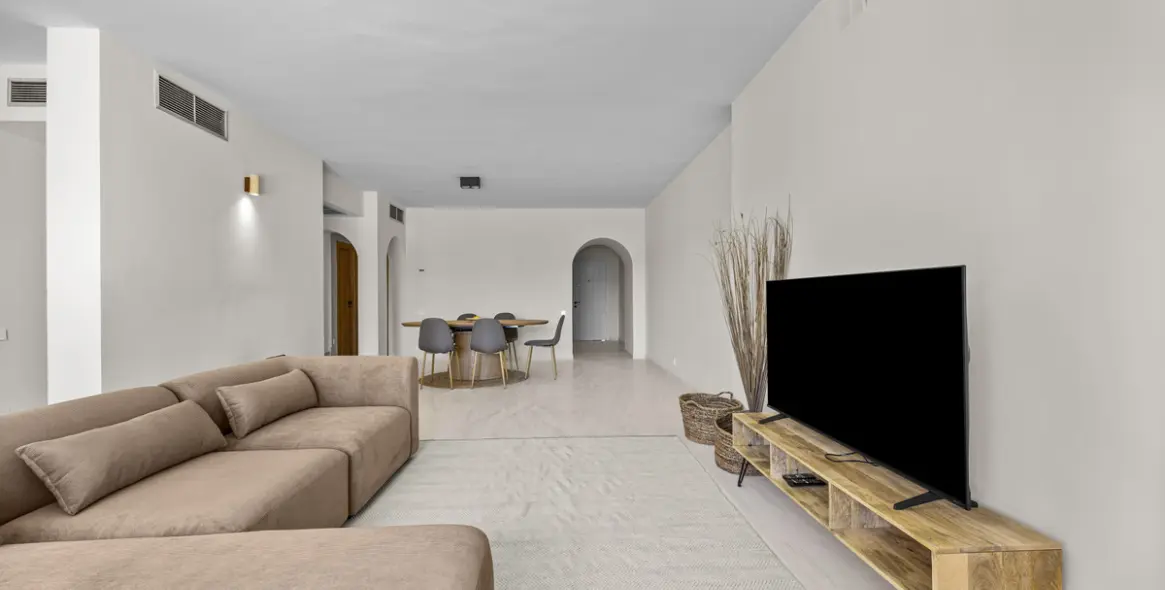 Sale of penthouse duplex in Estepona 5