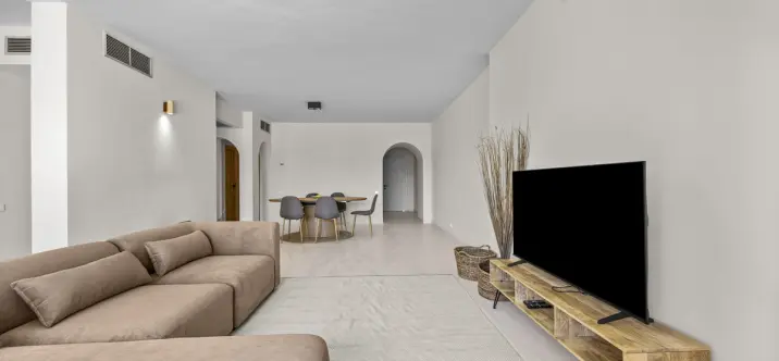 Sale of penthouse duplex in Estepona 4