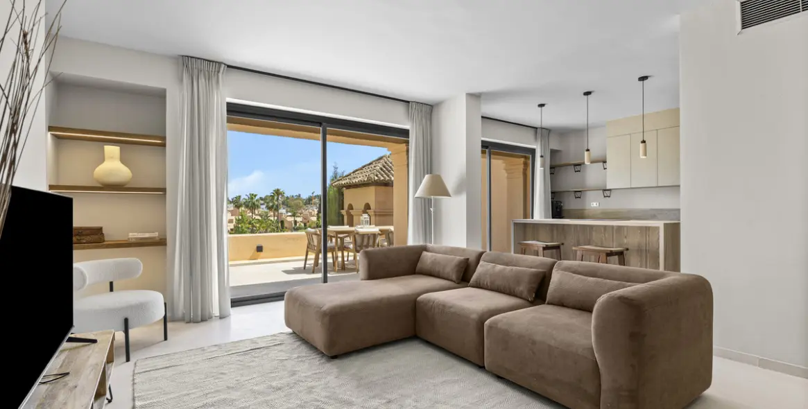 Sale of penthouse duplex in Estepona 6