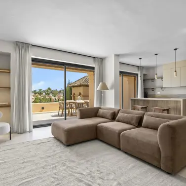 Sale of penthouse duplex in Estepona