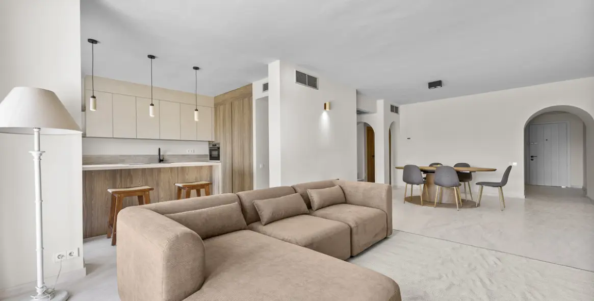 Sale of penthouse duplex in Estepona 7