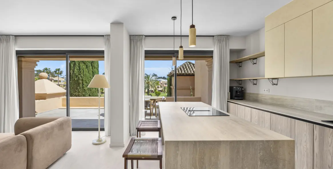 Sale of penthouse duplex in Estepona 12