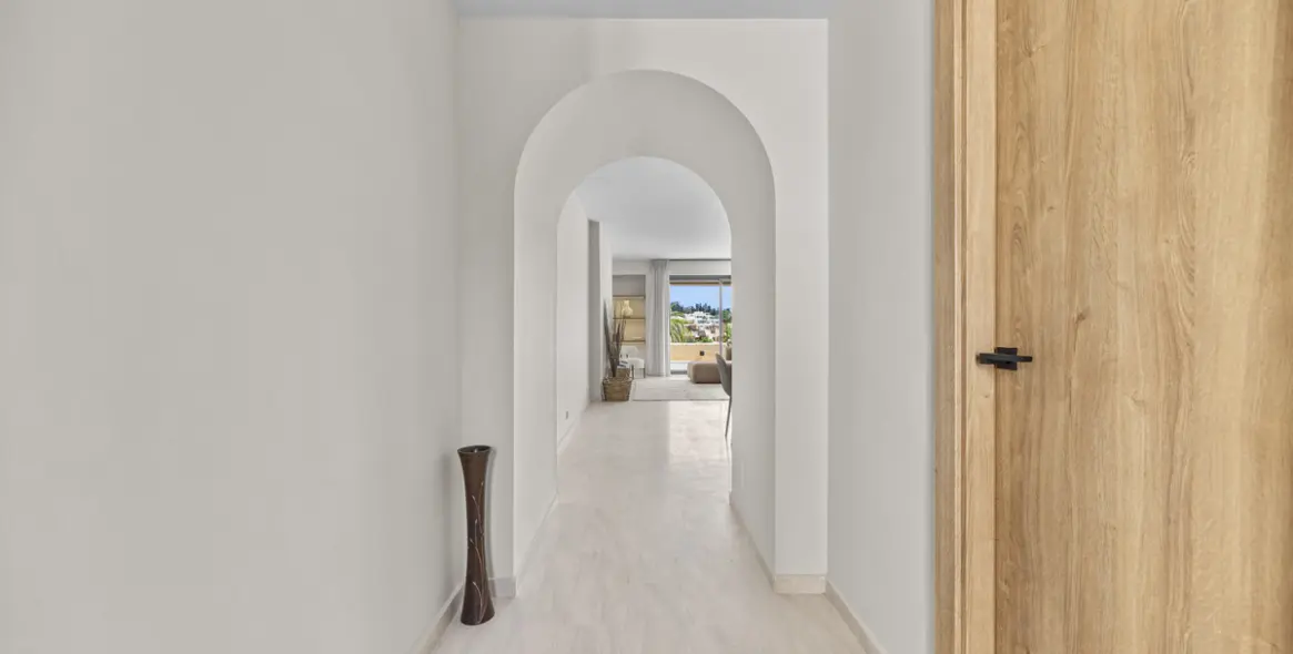 Sale of penthouse duplex in Estepona 14