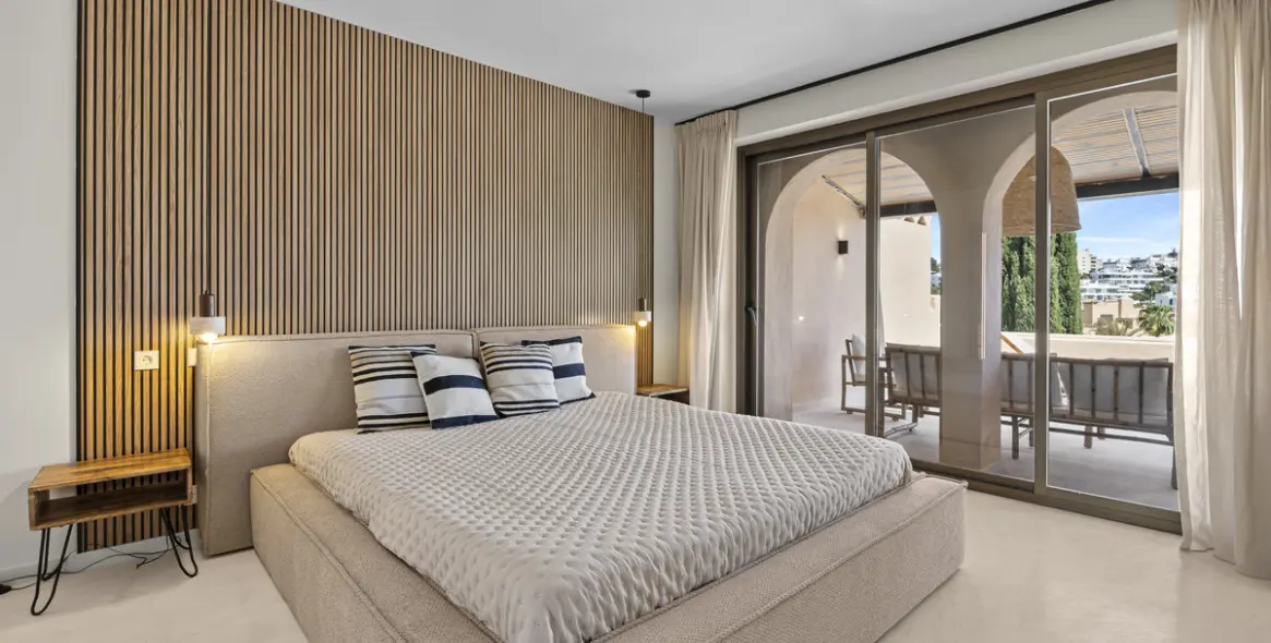 Sale of penthouse duplex in Estepona 15