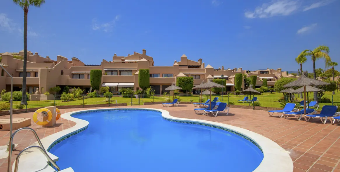 Sale of penthouse duplex in Estepona 27