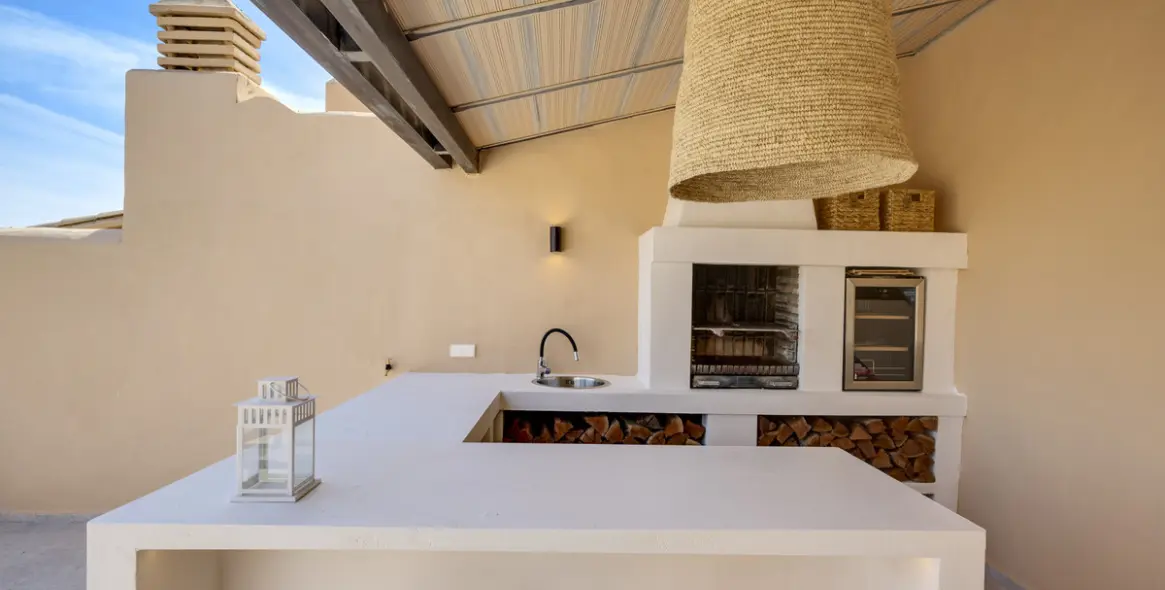Sale of penthouse duplex in Estepona 28