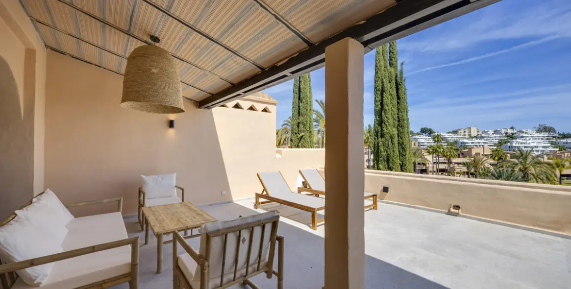 Sale of penthouse duplex in Estepona 29