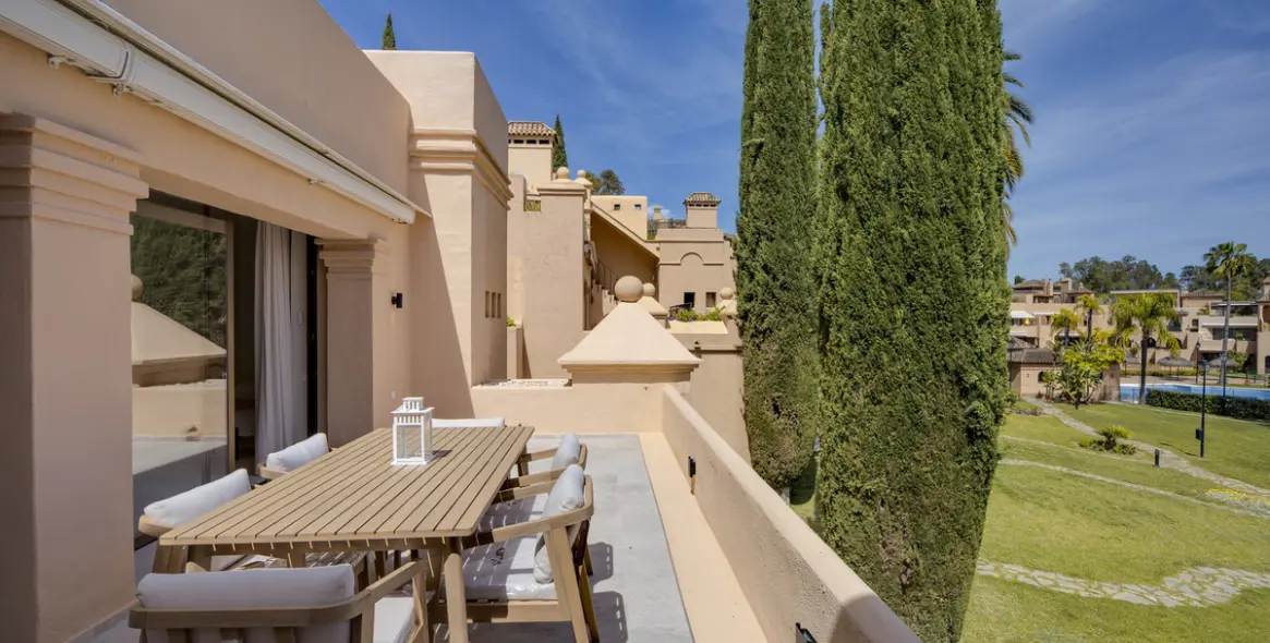 Sale of penthouse duplex in Estepona 31