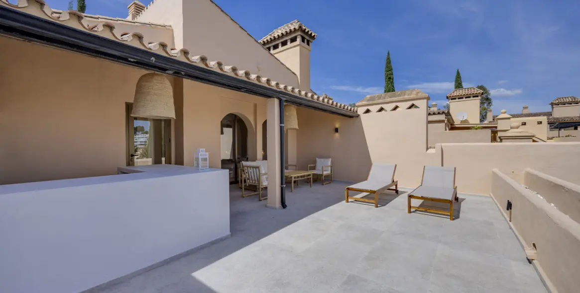 Sale of penthouse duplex in Estepona 34
