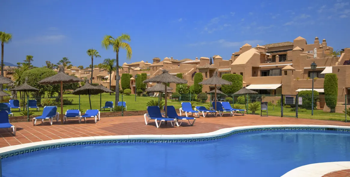 Sale of penthouse duplex in Estepona 44