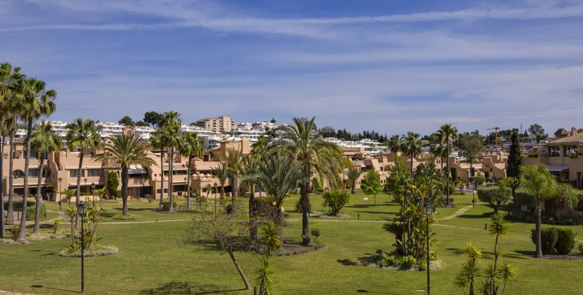 Sale of penthouse duplex in Estepona 46