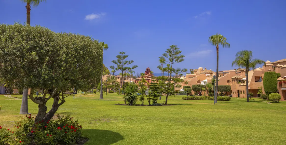 Sale of penthouse duplex in Estepona 47