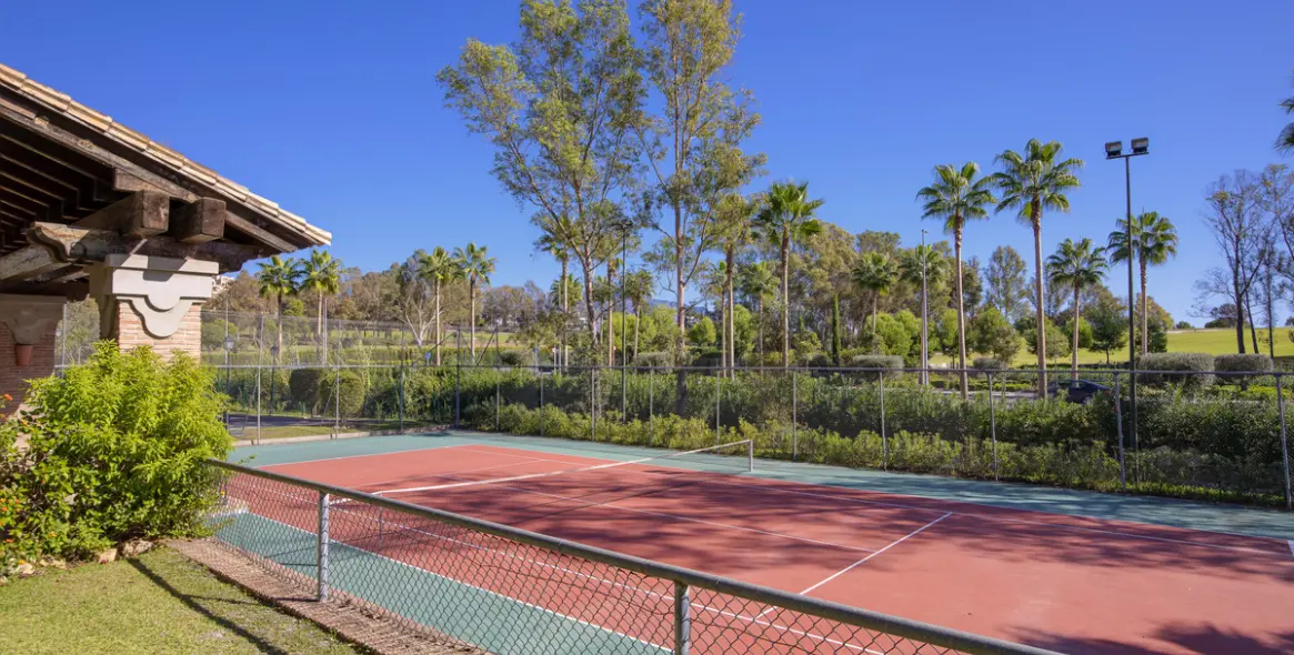 Sale of penthouse duplex in Estepona 49