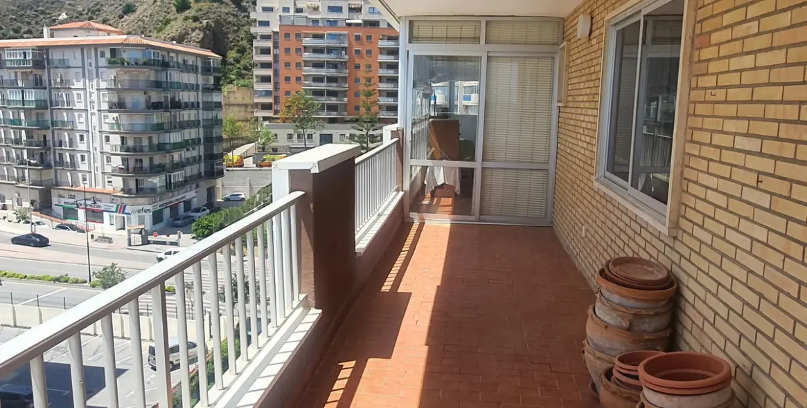 Sale of middle floor apartment in Fuengirola 2
