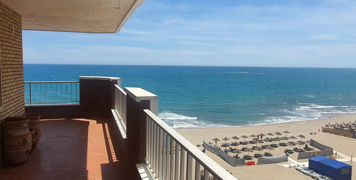 Sale of middle floor apartment in Fuengirola 3